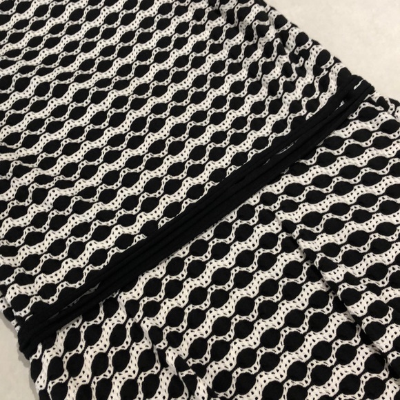 Black and white dress - Picture 3 of 4